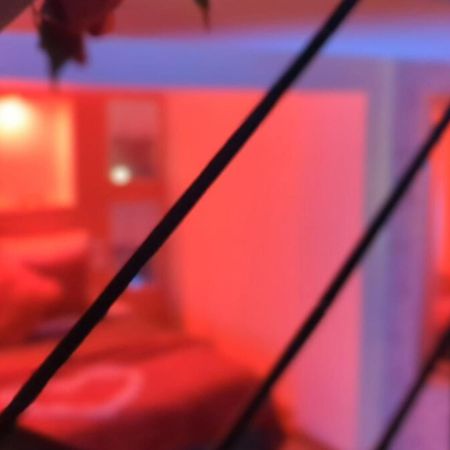 Love Room Perpignan Jacuzzi & Ambiance Romantique Villeneuve-de-la-Raho Exterior foto