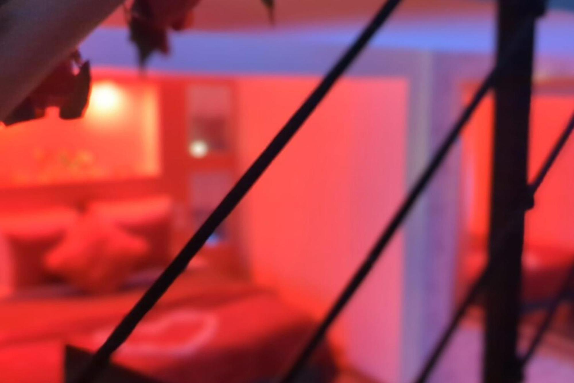 Love Room Perpignan Jacuzzi & Ambiance Romantique Villeneuve-de-la-Raho Exterior foto