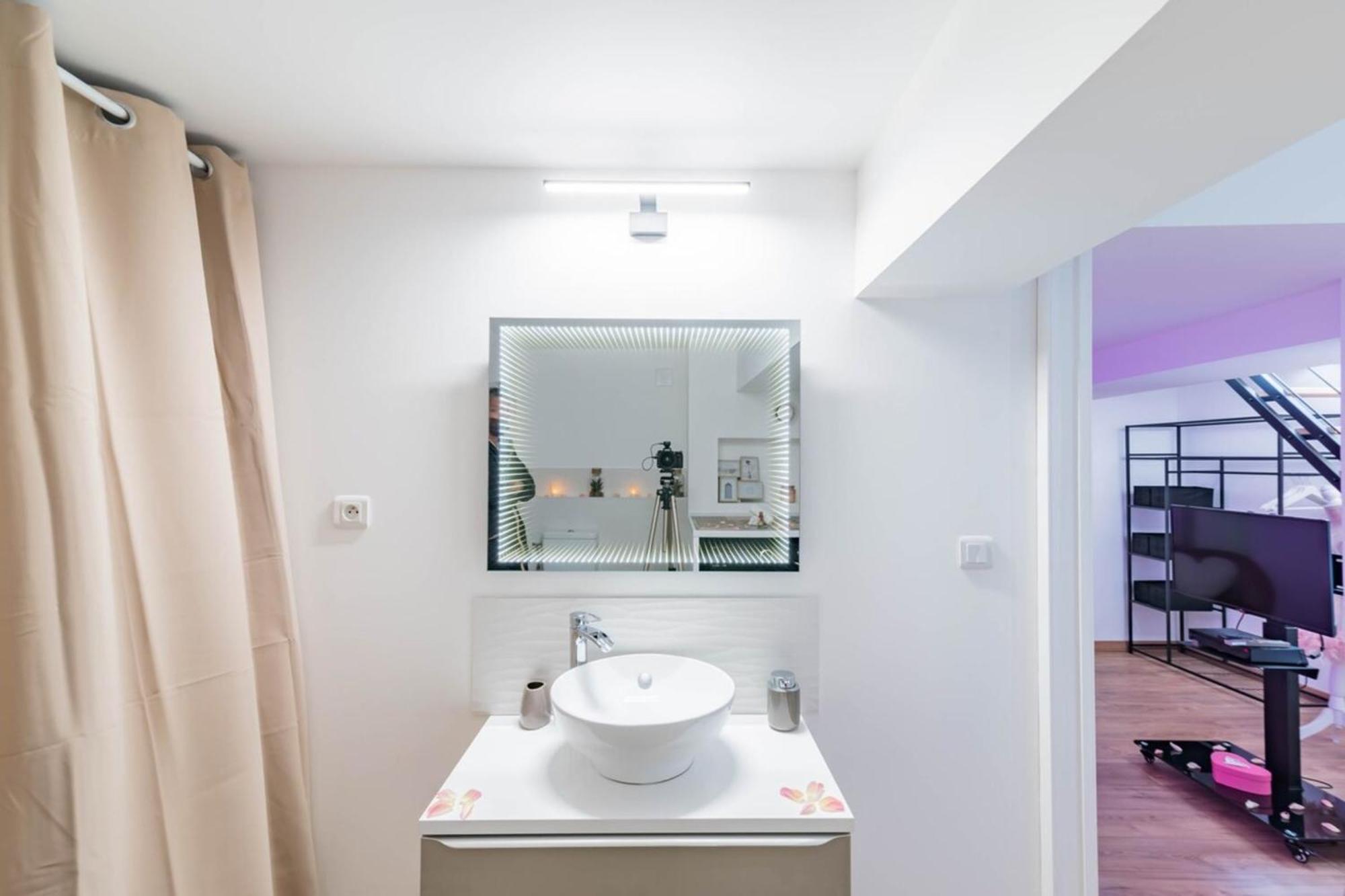 Love Room Perpignan Jacuzzi & Ambiance Romantique Villeneuve-de-la-Raho Exterior foto
