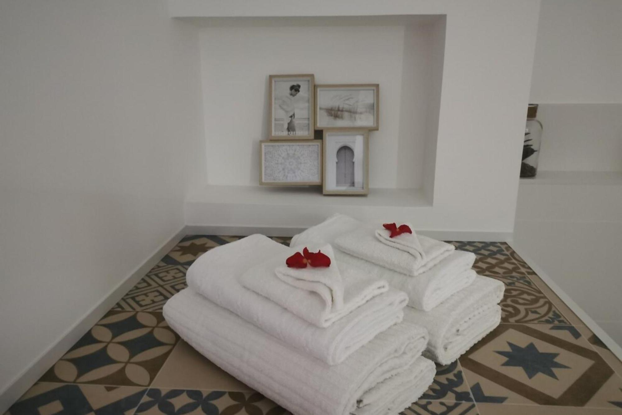 Love Room Perpignan Jacuzzi & Ambiance Romantique Villeneuve-de-la-Raho Exterior foto